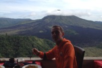 Обед в ресторане с видом на вулкан Батун